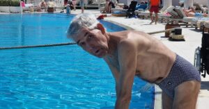 Klaus vorm Pool